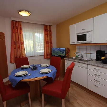 Maximilian Apartment *