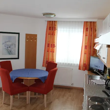 Maximilian Apartment